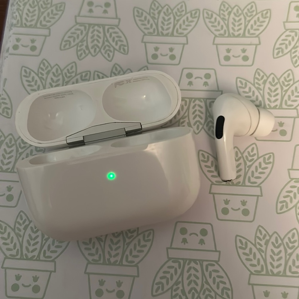 3rd Gen Apple AirPods Pro RIGHT ONLY